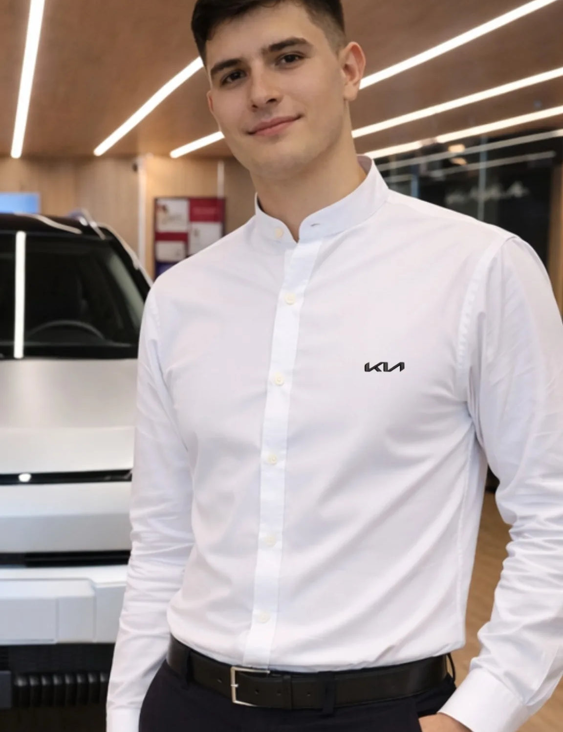 camisa-corporativa-kia-blanca-cuello-neru-dotacion.webp
