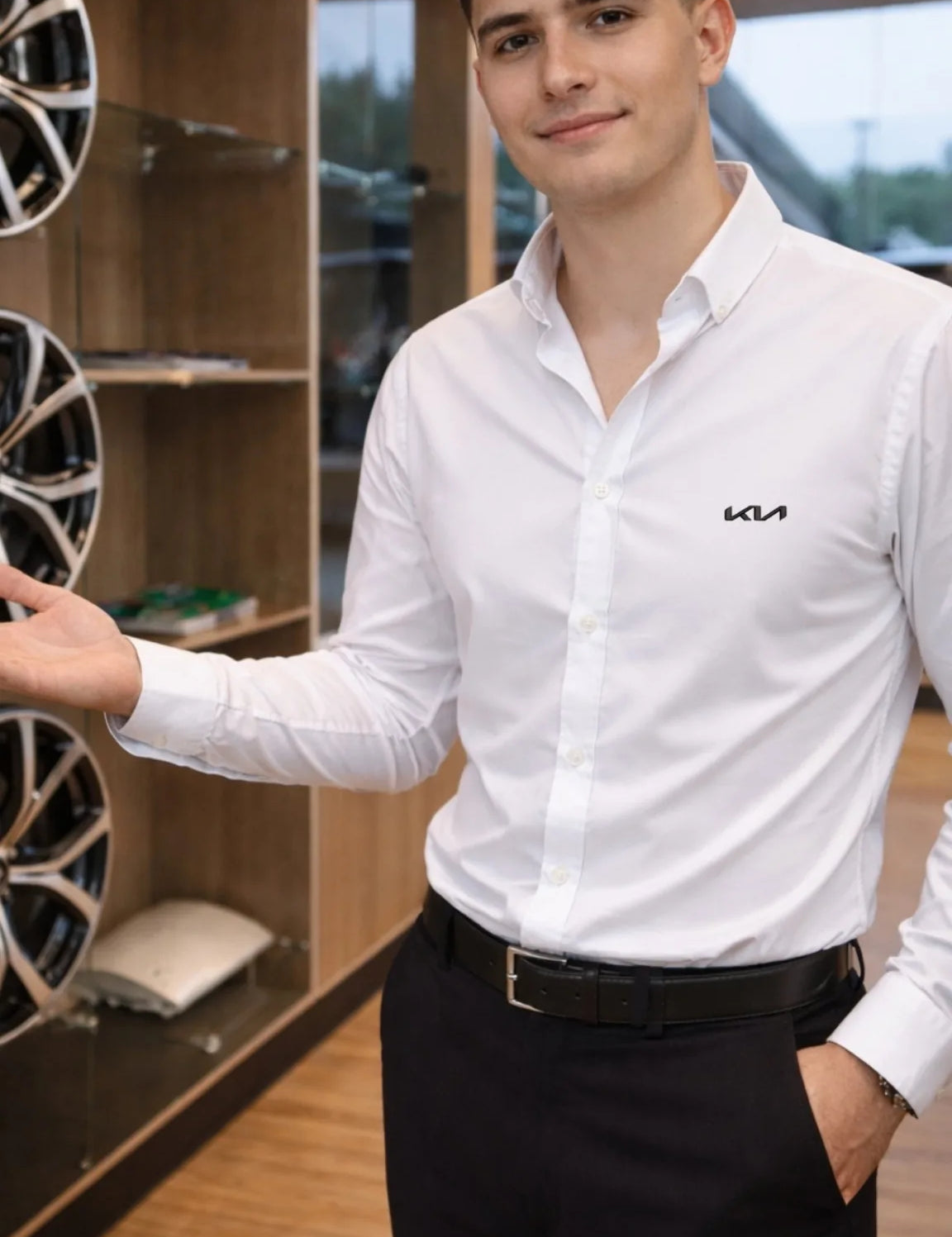 camisa-corporativa-kia-blanca-presentacion-uniforme.webp