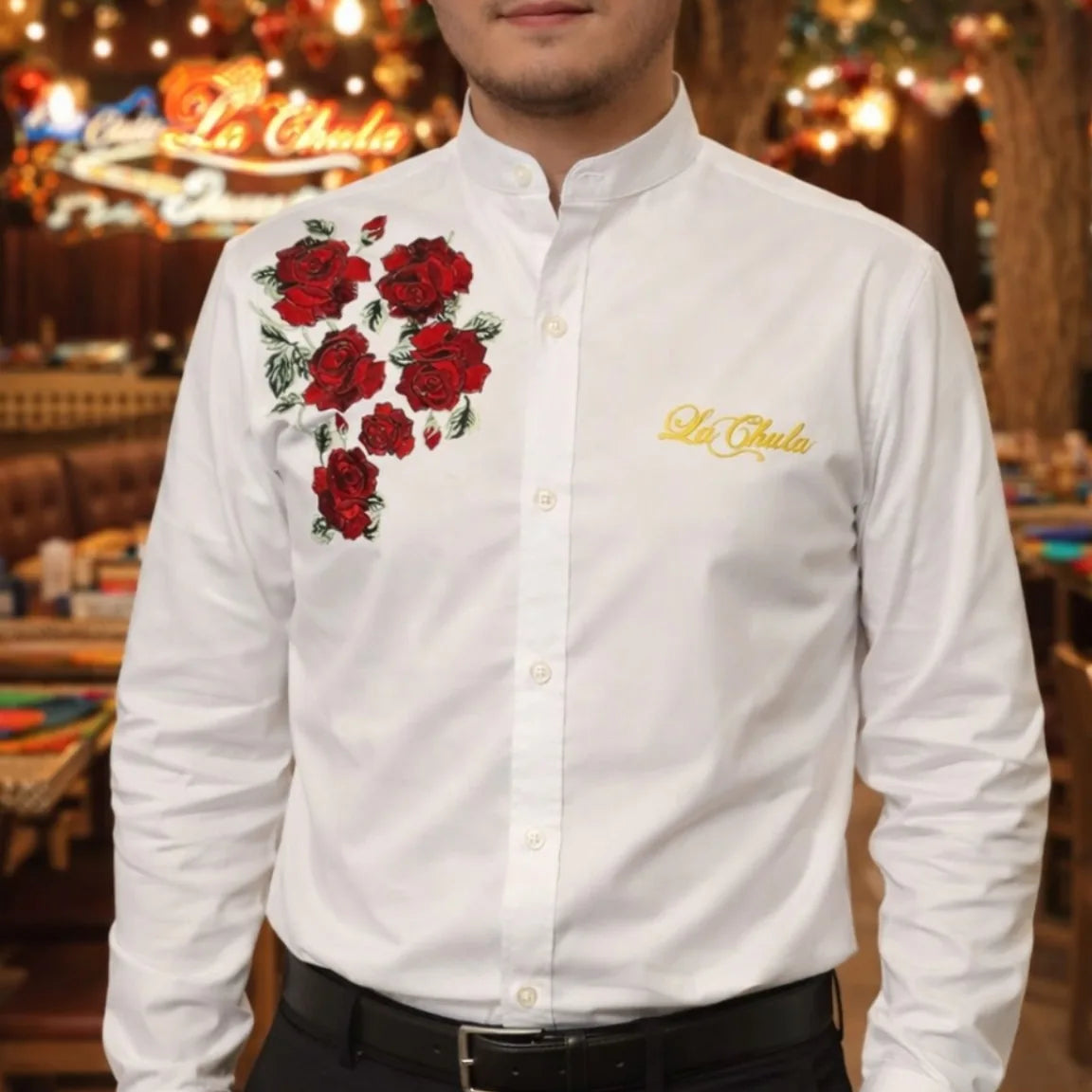 camisa-dotacion-restaurante-blanca-bordado-rosas-la-chula.webp