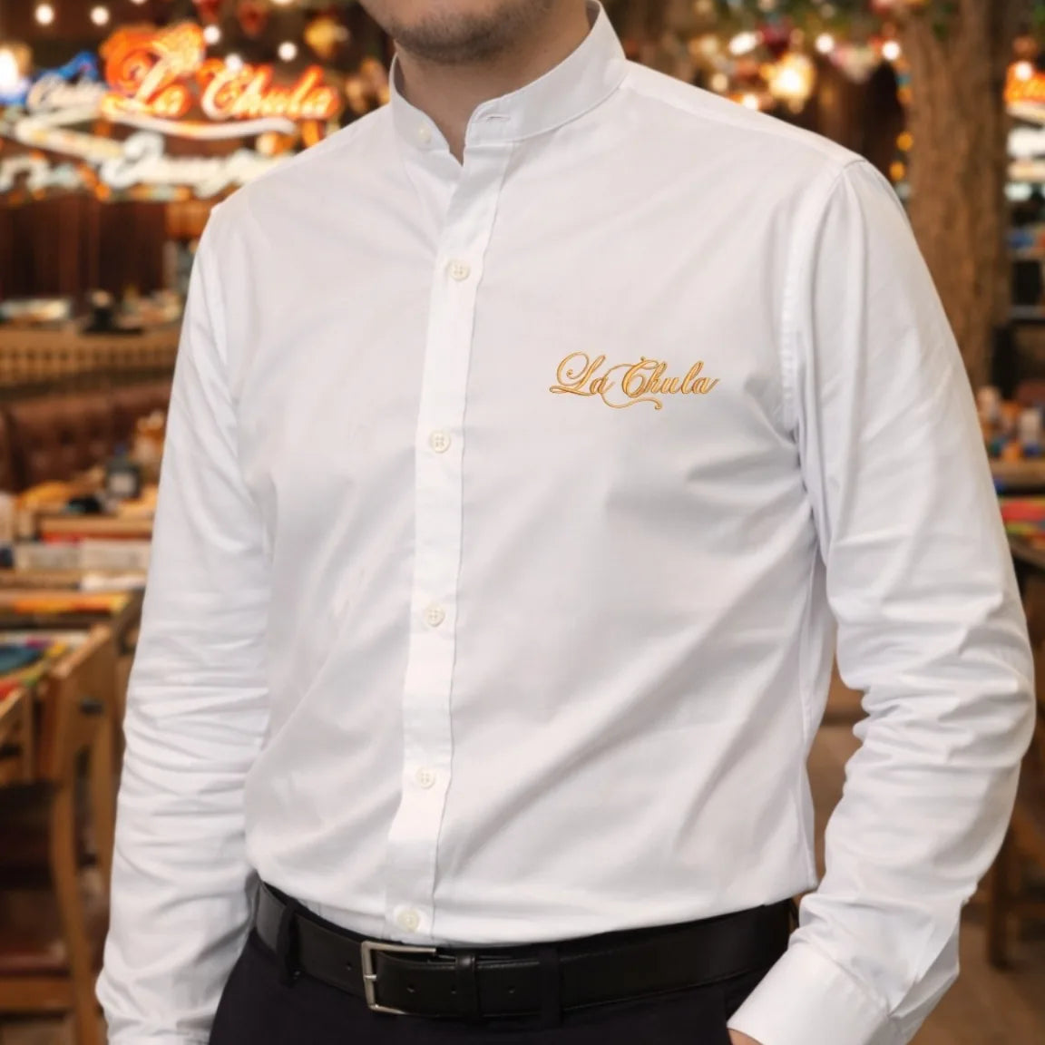 camisa-dotacion-restaurante-hombre-blanca-la-chula.webp