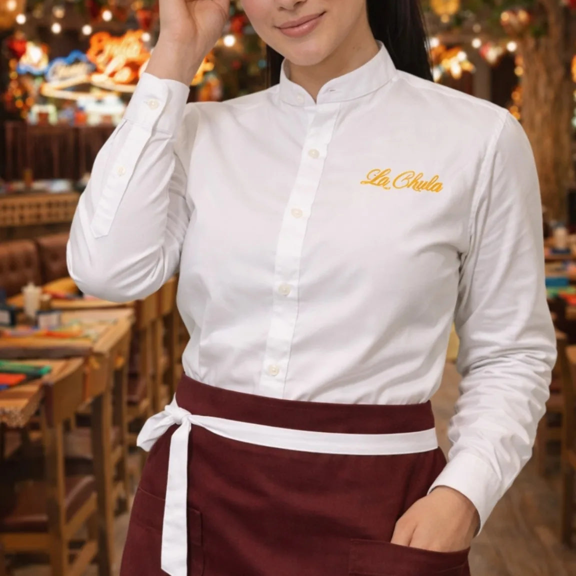 camisa-dotacion-restaurante-mujer-blanca-la-chula.webp