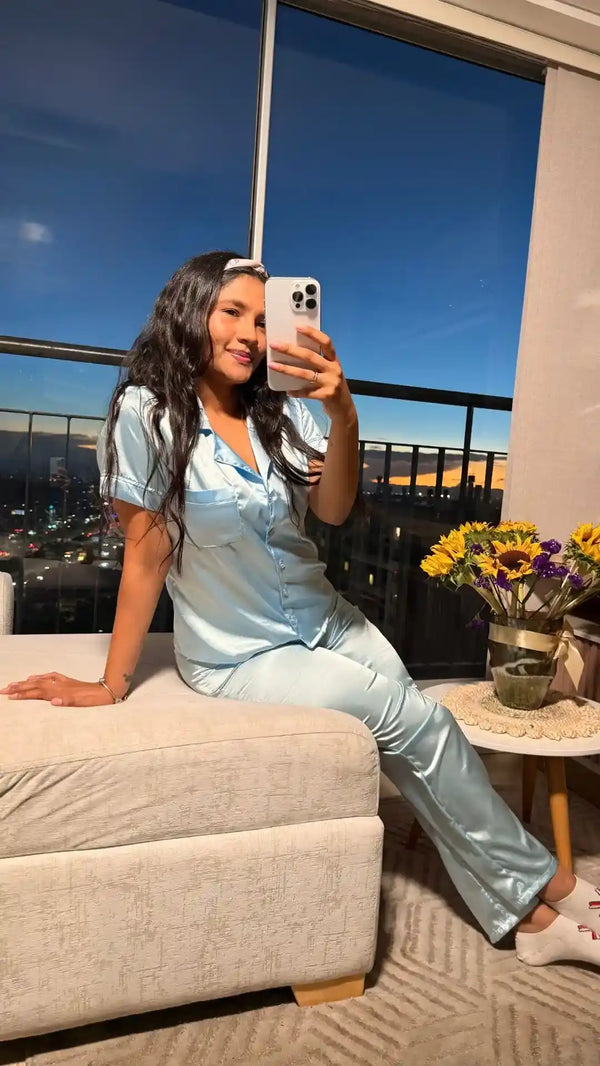 PIJAMA DE MUJER  EN SATIN MANGA CORTA