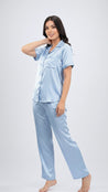 Pijama en satín azul manga corta para mujer, fresca y elegante para dormir en clima cálido