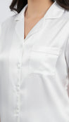 Pijama en satín blanca manga corta para mujer, fresca y elegante para dormir en clima cálido